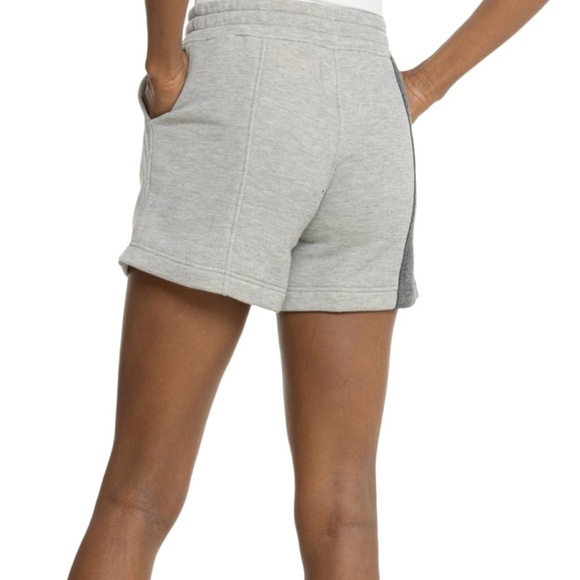 NWT SmartWool Terry Shorts - Merino Wool blend light gray Sz L - Picture 2 of 6